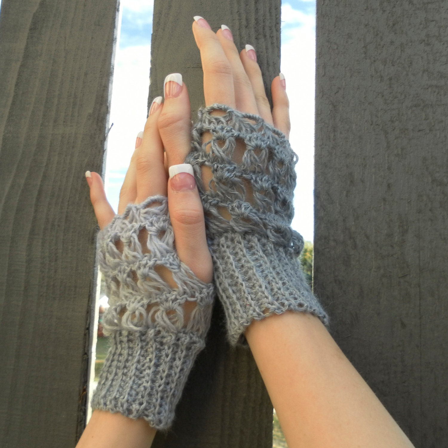 Wrist Cuffs Broomstick Lace in Fog