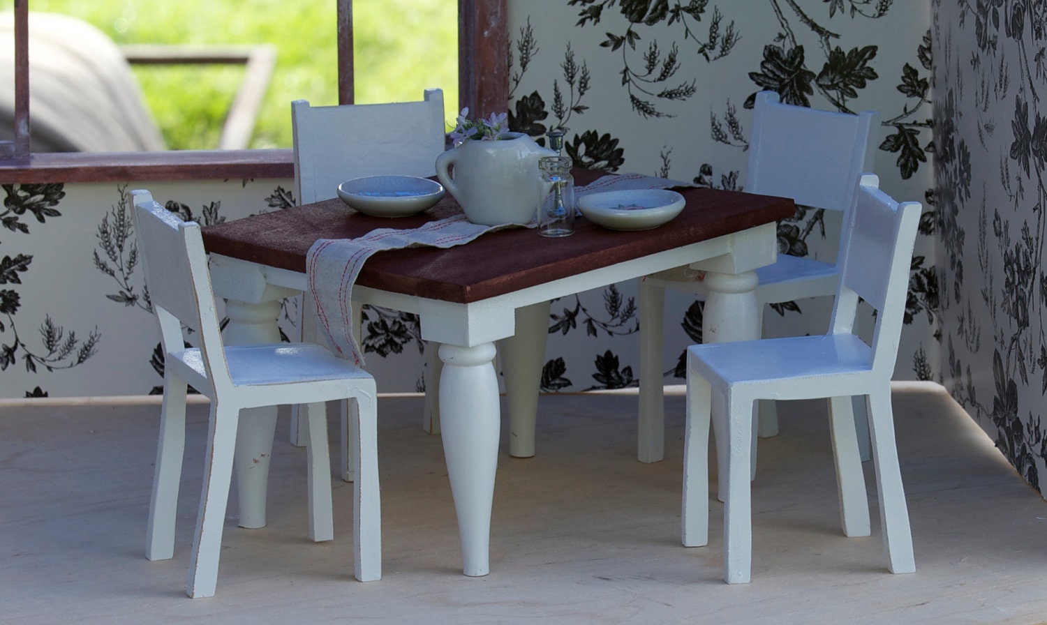1:6 scale White and Mahogany Kitchen/ Dinning Table and Chairs (Blythe, Barbie, 12'' Fashion dolls, Bratz, Momoko)