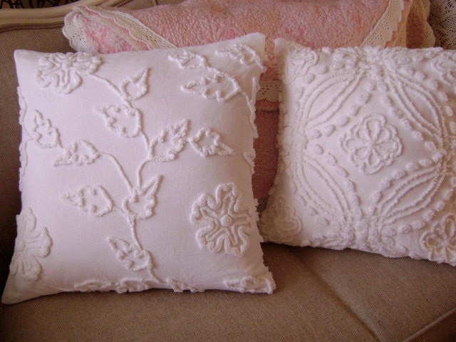 Vintage Chenille Accent Pillow - White Wedding Ring Vintage Chenille and 12" Decorator Insert