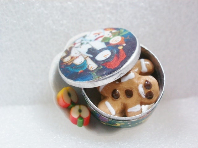 Tin Of Gingerbread Men Ring. Polymer Clay.