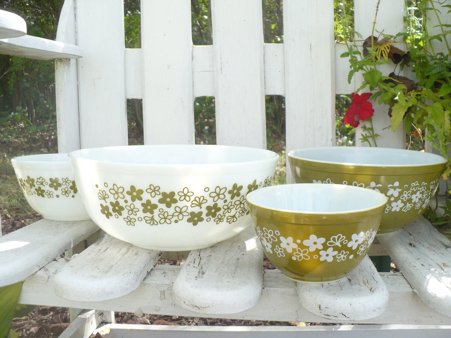 Set Of 4 PYREX CRAZY DAISY Mixing Bowl Set Full Set White and Green Flowers For Your Retro Vintage Kitchen