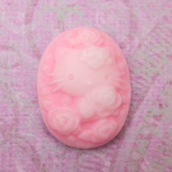 Light Pink Oval Cameo 24mm x 18mm ( 1 Piece )  Jewelry Supplies, Setting Applique - KarPenaEnterprises