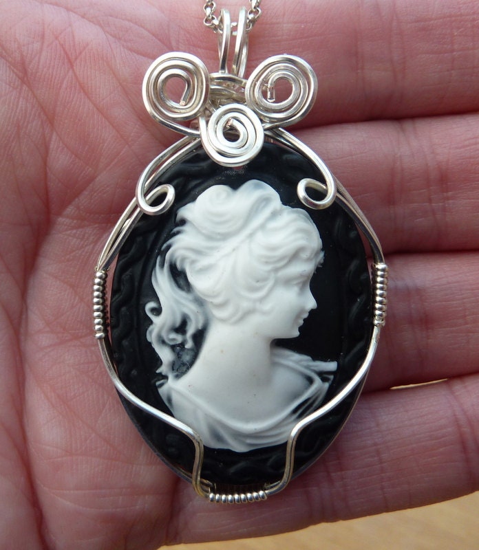 Cameo Pendant, My Fair Lady, wire-wrapped, Silver chain included.