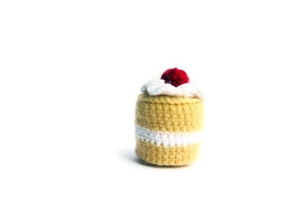 Amigurumi dessert, crochet cake, kawaii sweet, cute dessert, cute food, strawberry shortcake