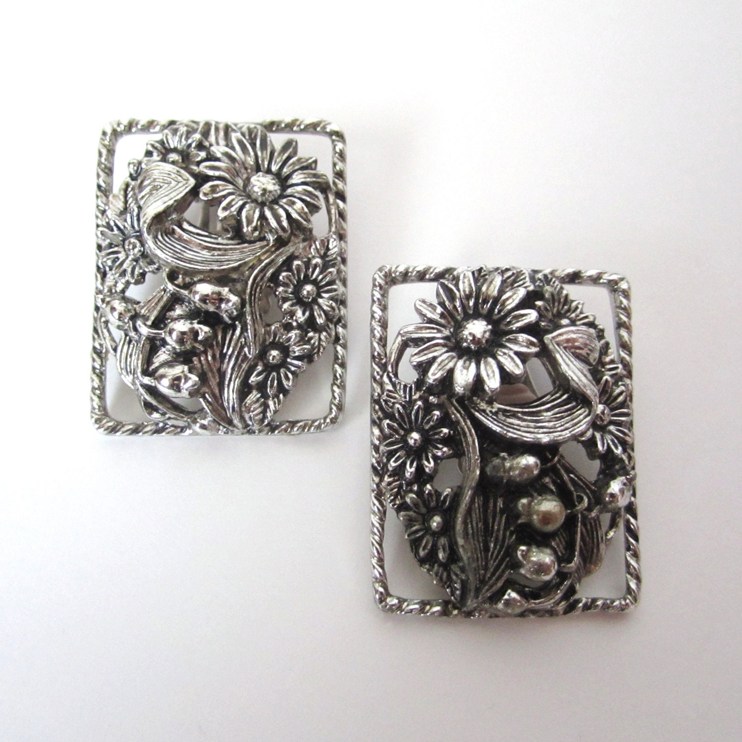 Vintage 1960s Sarah Coventry Silver colored Clip On Earrings // SC // Sarah Cov // 60s // clips // clipons