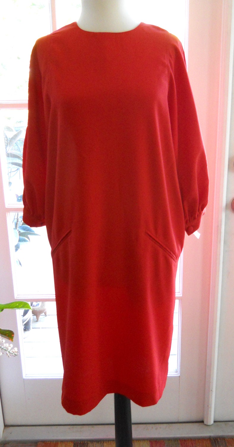 Vintage deadstock Pat Argenti Boutique fire engine red mod knee length cocoon dress, raglan three quarter sleeves: m