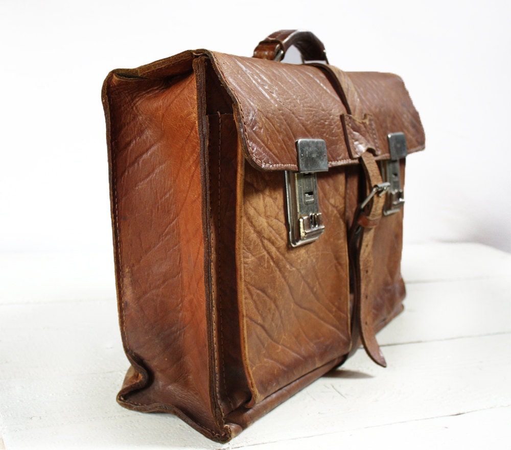 SHABBY but chic vintage french real leather SCHOOLBAG - BRIEFCASE with great patina