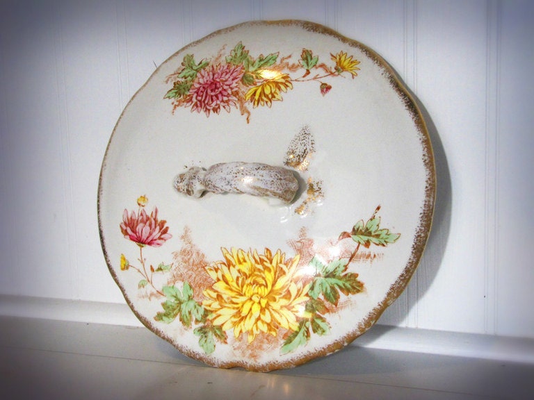 Antique Gold and Colorful Flowers Chamber Pot Lid