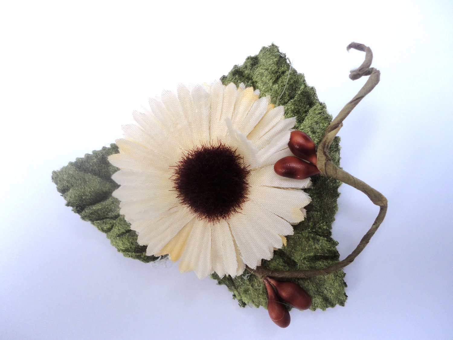 Daisy Hair Clip with Red and Green Accents