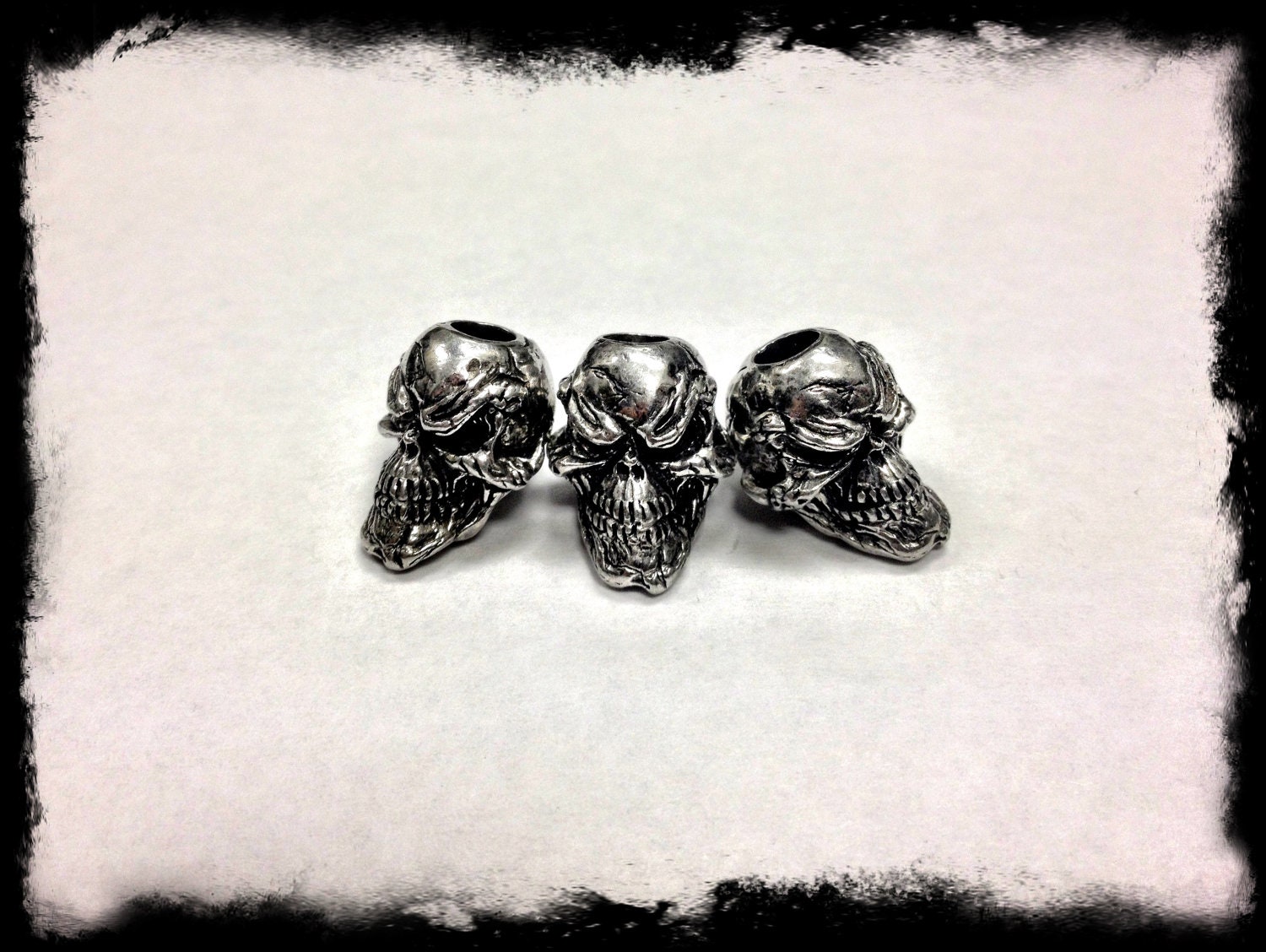 Paracord Grinning skull bead