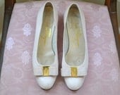 Vintage Light Pink Vara Bow Salvatore Ferragamo / Size 7A / 1980s Shoes