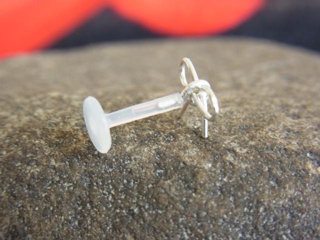 16 gague Cutie bow Silver bio flexible Tragus