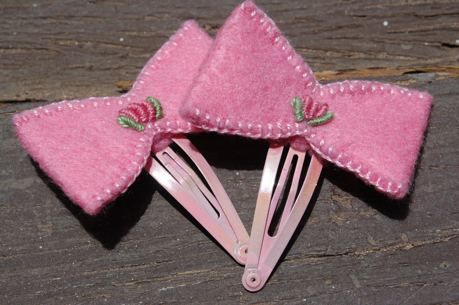 Set of two embroidery felt bow barrettes Pink color