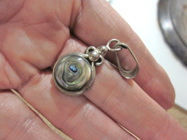 Shop Sale. Beautiful Sterling Silver cowrie shell, mop,mother of pearl look Pendant . 925 16mm x 31mm round shape Necklace. WA Street Team'