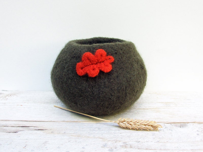 Felted Wool Bowl - Chocolate Brown felted wool bowl, Home Decor, Storage, Oak Leaf, Orange, Autumn, Fall