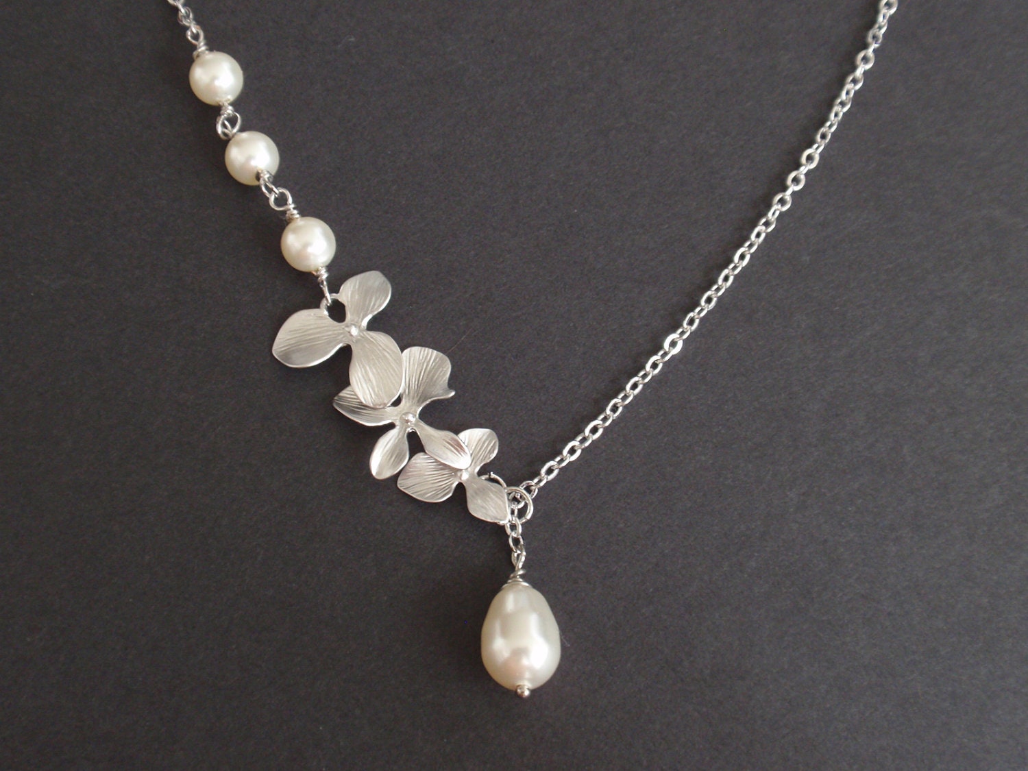 Triple Flower and Pearls white gold necklace- Bridesmaid,Wife, Girlfriend, Mothers Gift Idea