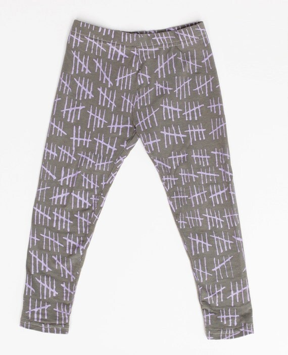 Hash Mark Leggings in Lavender on Grey/Green