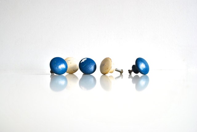 Vintage Knobs Instant Collection - Blue and Off White Painted Wooden Knobs
