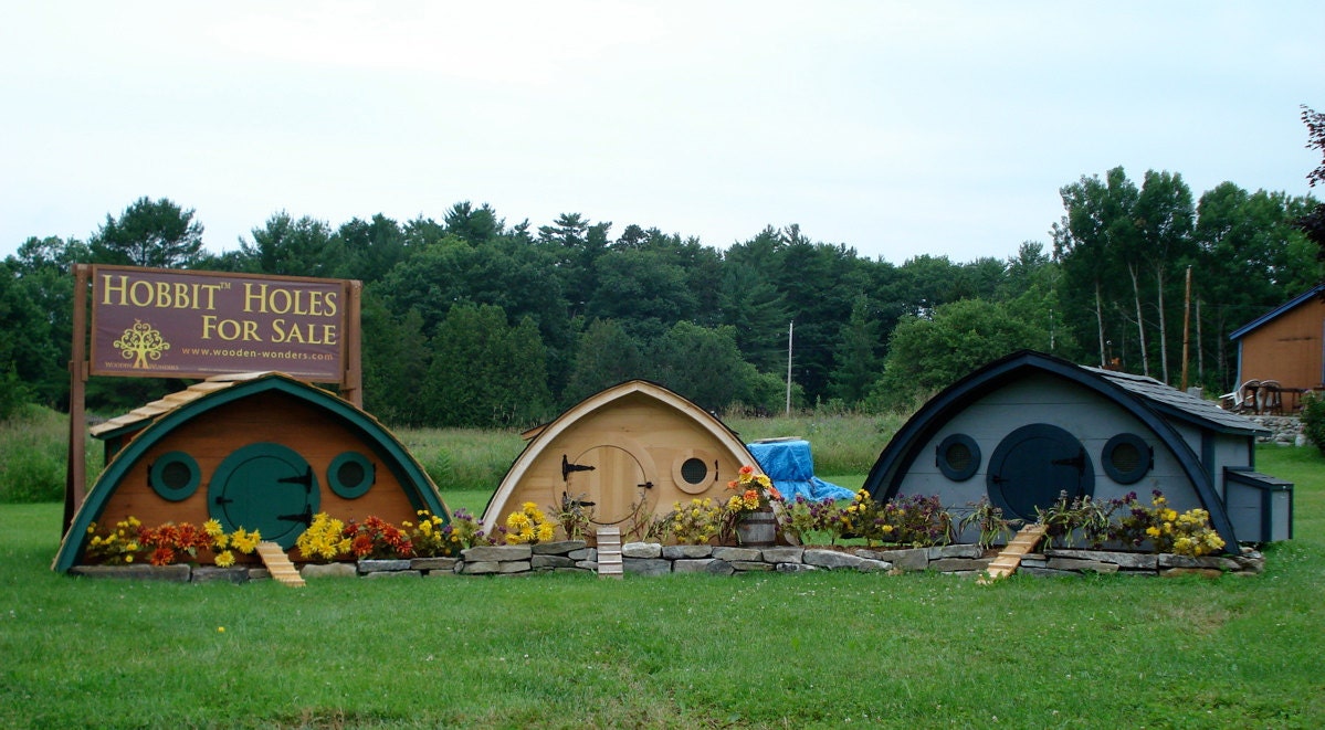 Hobbit Hole Chicken Coop: 10 square feet, removable washable floor liner, nesting box with exterior access, 4' perch, ventilation windows