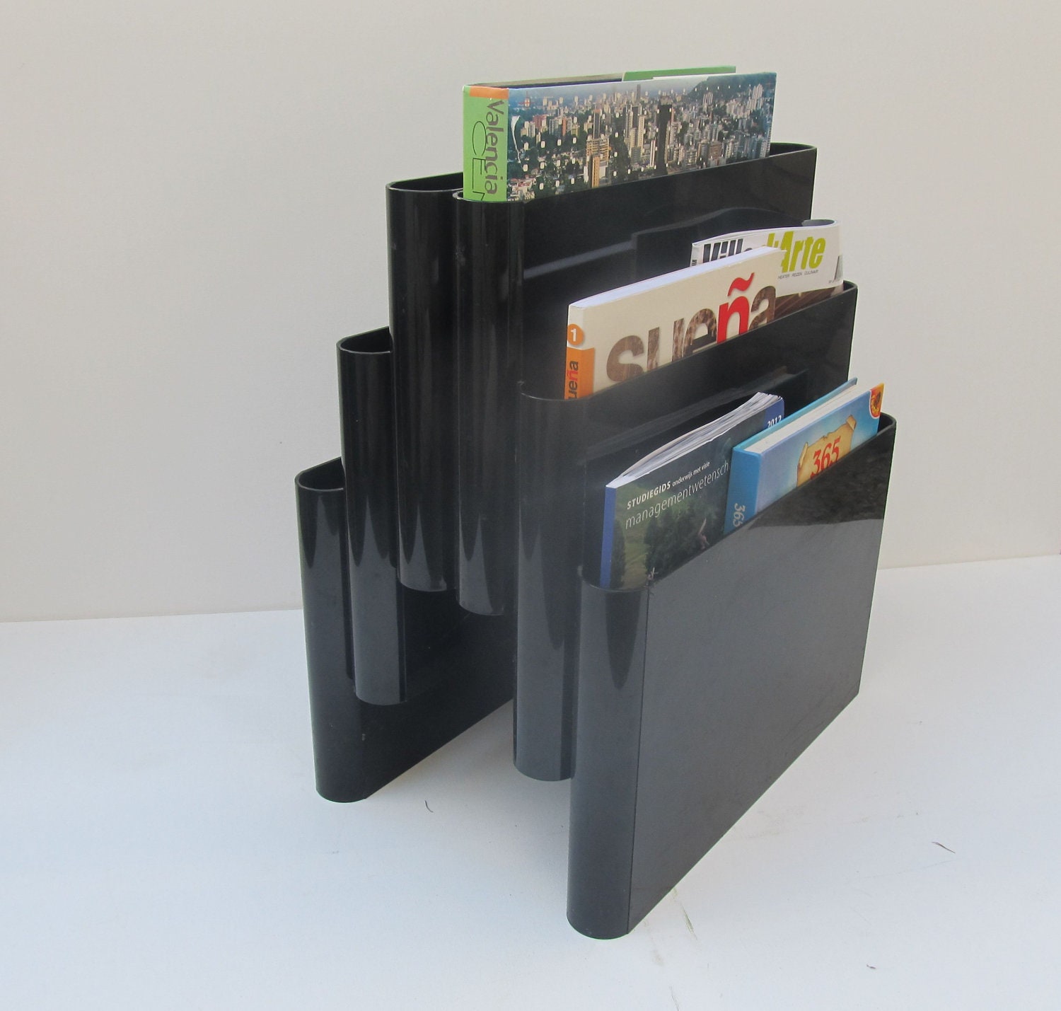 Kartell Giotto Stoppino Large vintage black 1970s Magazine or newspaper Rack