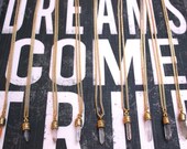 the gemstones in gold cap necklace