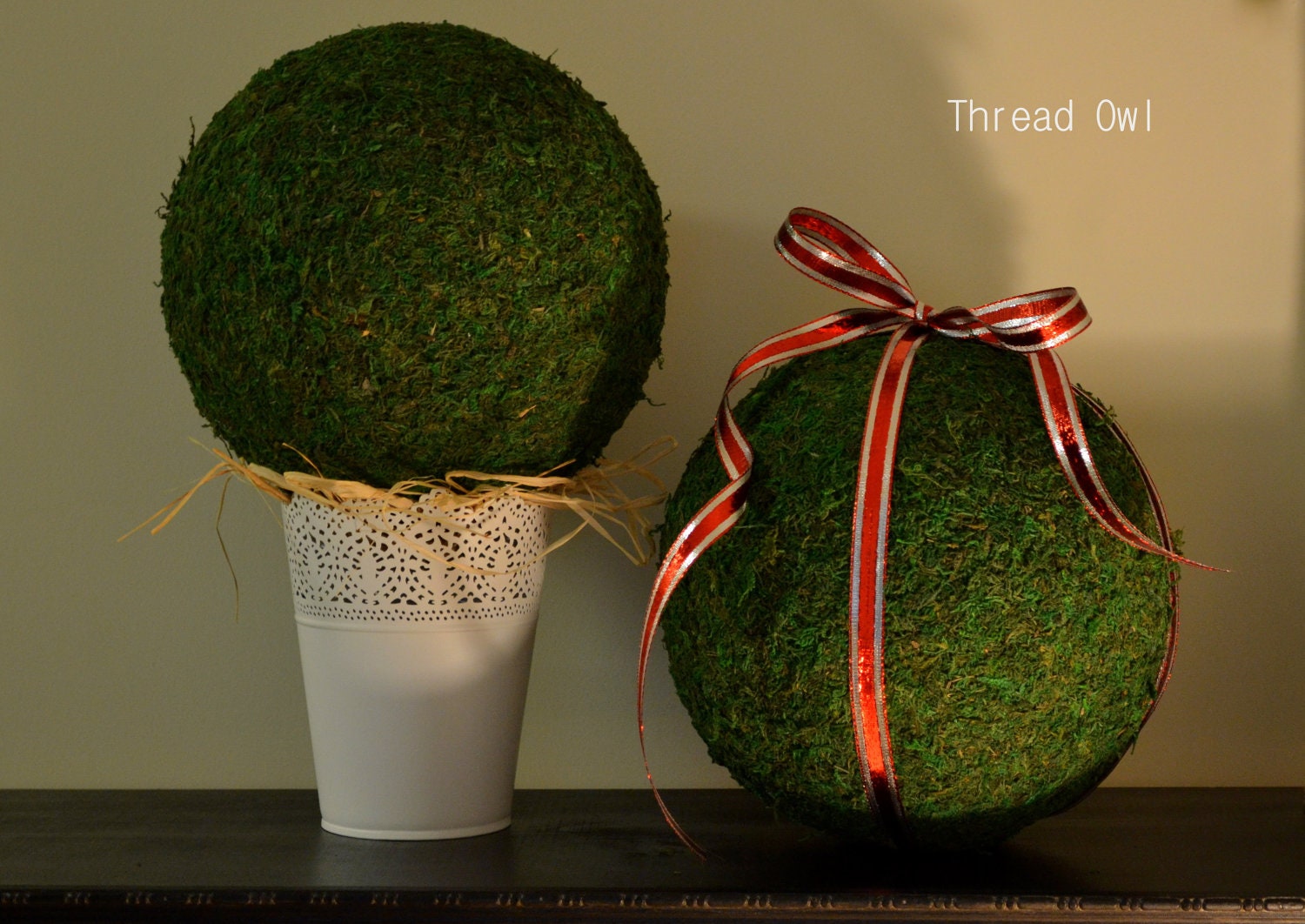Large Decoratie Moss Ornaments - (Assorted Sizes Available)