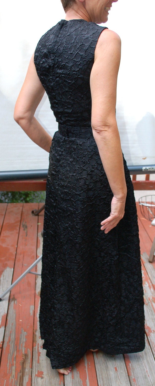1960s Black Evening Gown Formal Maxi Dress Sleeveless Fitted Bodice Wiggle Dress Back Zipper Belted Size 4 Small Slim Fit
