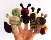 garden finger puppet, crocheted bee, ladybug, snail, turtle, butterfly, play fairytail, tiny amigurumi, gift for children, girls, red green