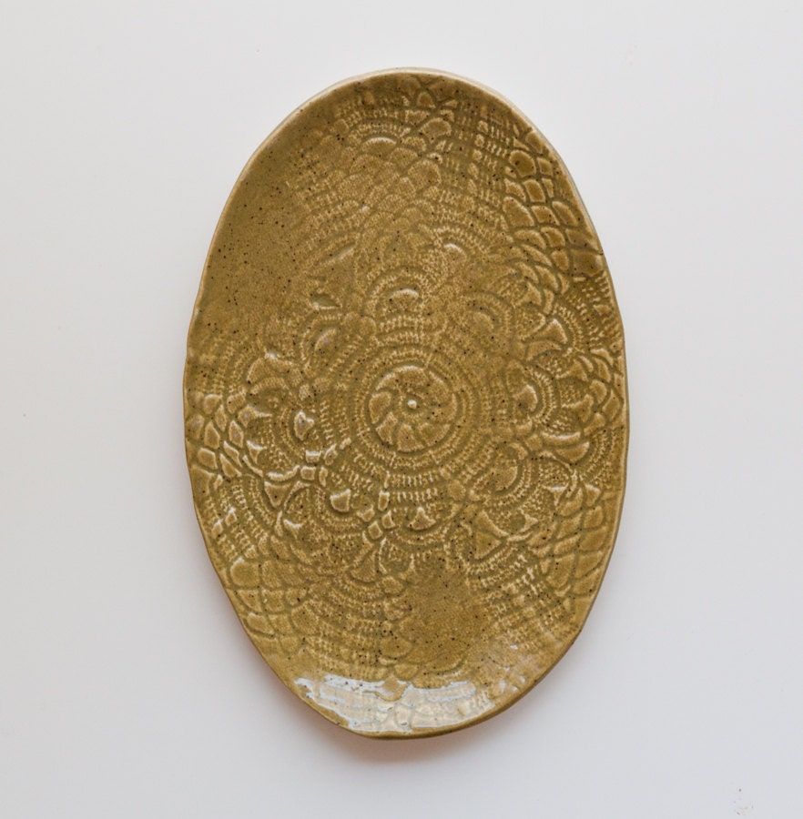 Avocado Small Oval with lace detail