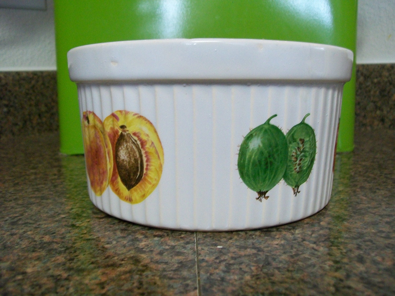 Vintage HARVEST FESTIVAL T G Green England 1 1/2 QT Souffle Baking Dish Summer Fruits
