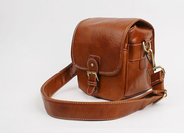 Hand Stitched Small DSLR Camera Bag in Retro Brown can carry one set of DSLR Camera perfectly