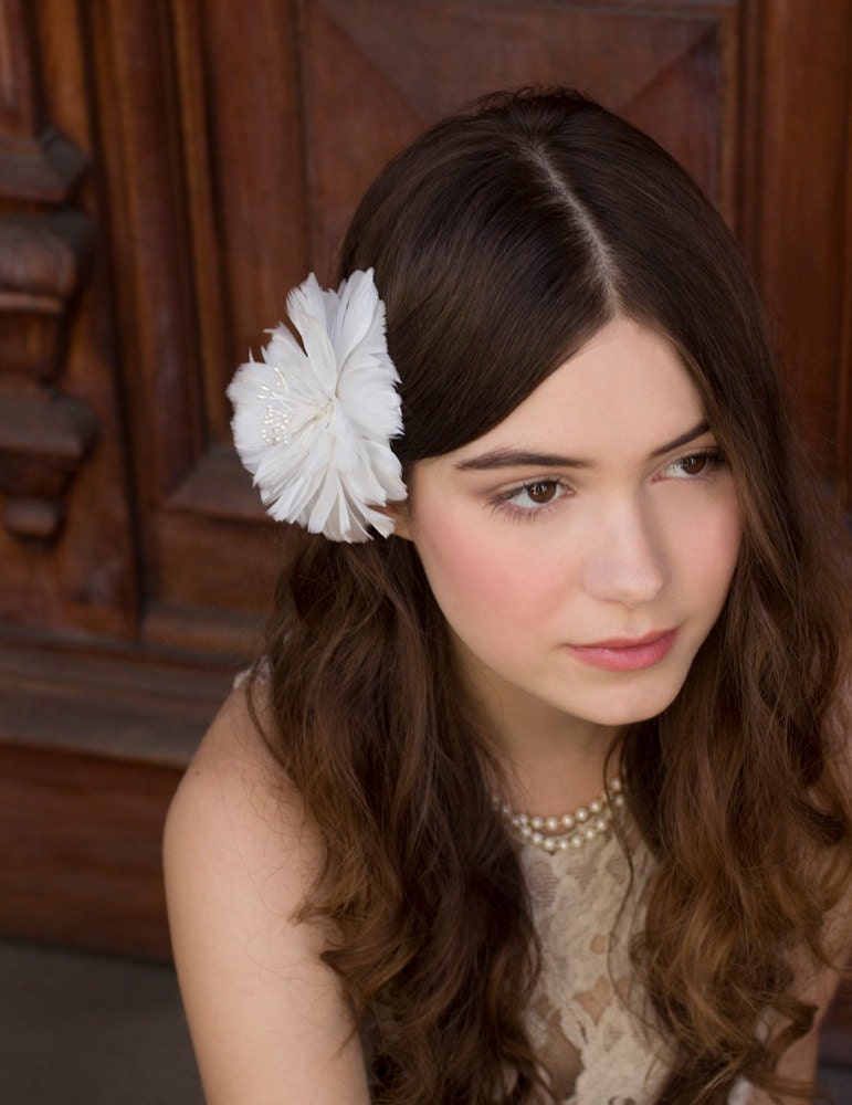 Vintage Inspired White Bridal Feather Flower Fascinator Hair Clip with Pearl Stamen