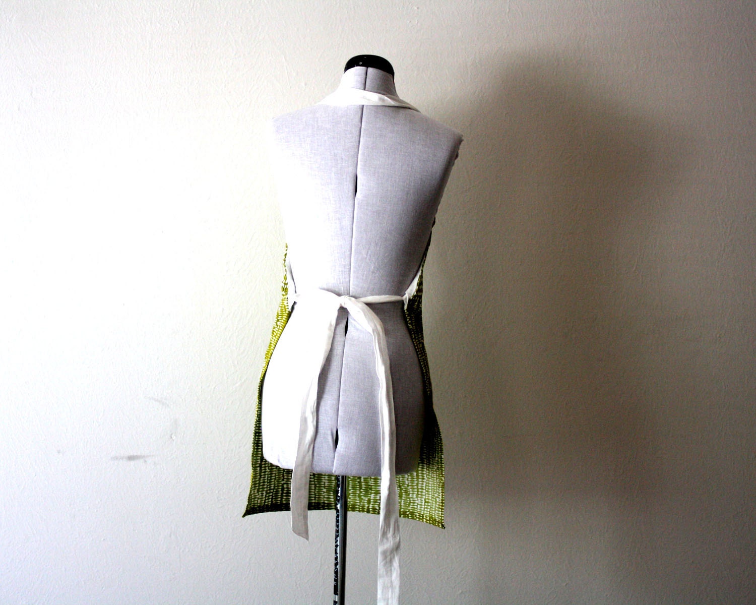 Green Spoon Apron - moss olive mod pattern retro adjustable cotton hostess apron with ruffles, pockets