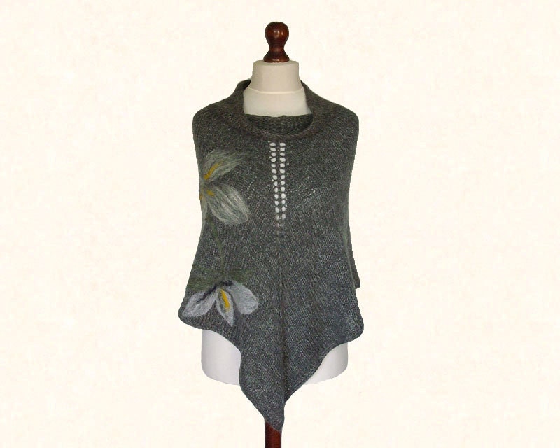 Gray poncho cape with felted application, short, made of alpaca, acrylic and mohair