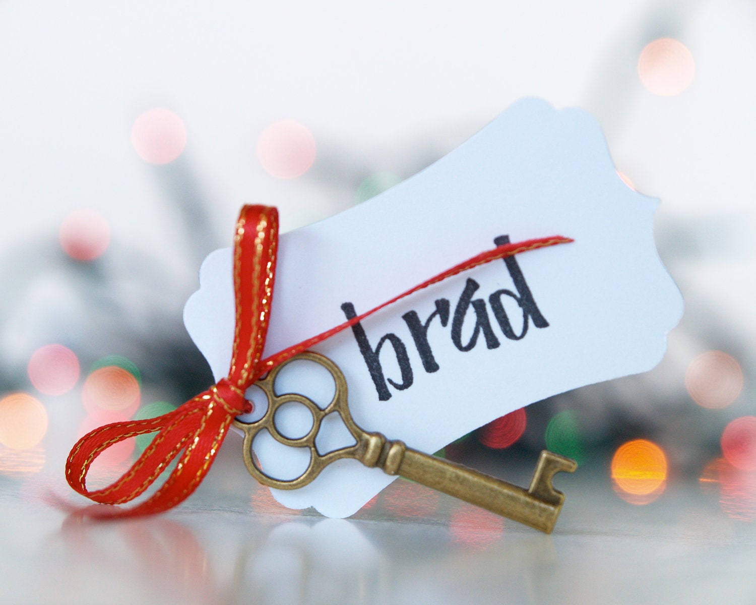 Christmas Wedding Name Place Cards, Escort Cards, Vintage Key RED, Table Seating Wedding Decoration holiday festive