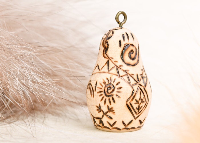 Cell Phone Charm - Sunny Inuite - OOAK Pyrography Zipper Pull
