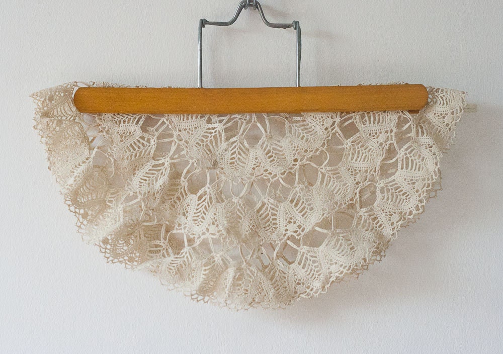 Large Vintage Cluny Bobbin Lace Doily - Ecru 16 inches wide DIY Vintage Wedding, Collectible, French Decor