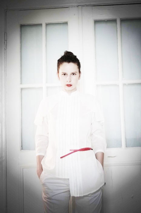 Spring  White Cotton Blouse With folds. size M.