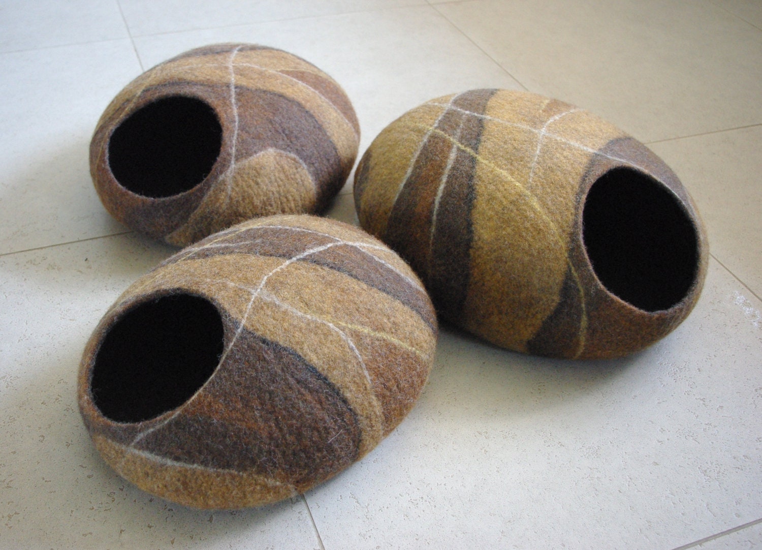 XL size cat bed/cat cave/cat house/brown felted cat cave (With GIFT pad)