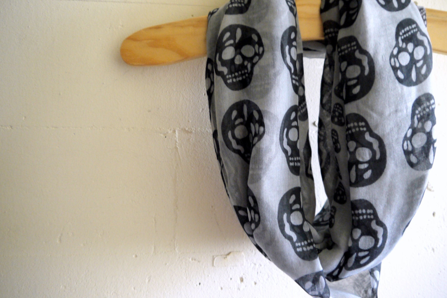 Infinity Scarf Circle Scarf - Skull Head (Grey)