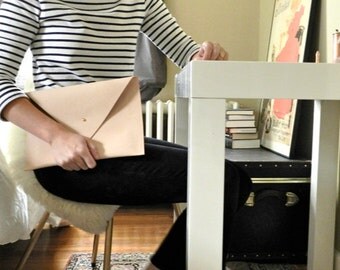 Avgvst Clutch - Undyed Leather