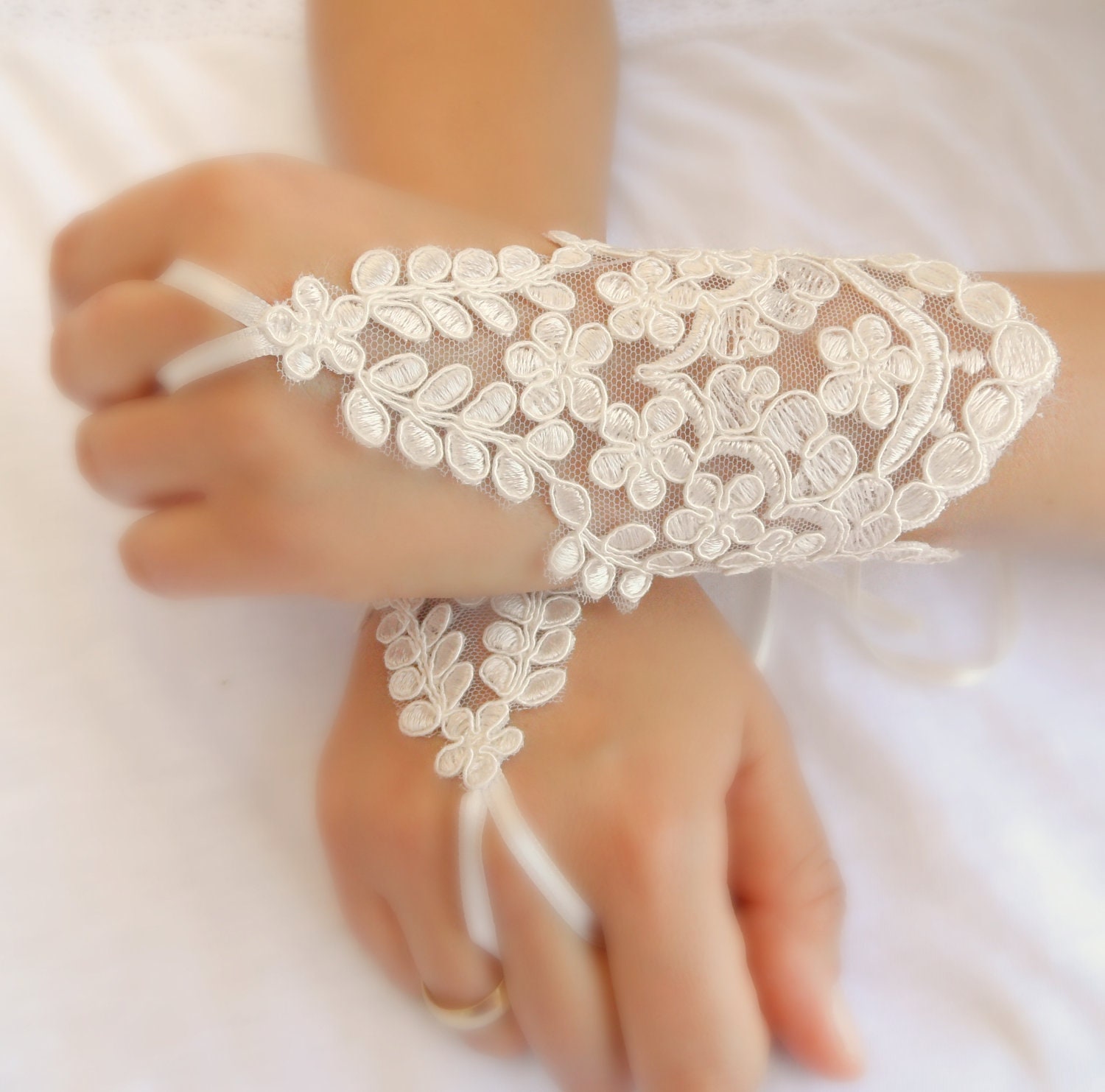 wedding gloves, ivory lace gloves,  Fingerless Gloves,  bride accessory