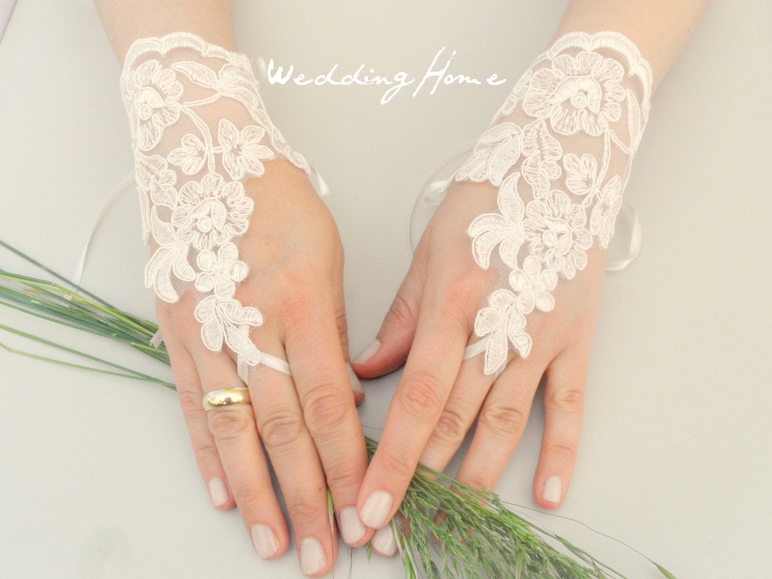 ivory Wedding Glove, ivory lace gloves, Fingerless Glove, ivory wedding gown, UNIQUE  Bridal glove, wedding bride, bridal gloves,