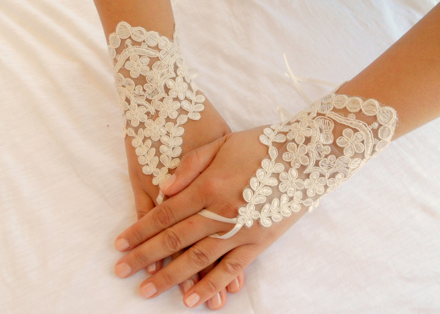 wedding gloves, ivory lace gloves,  Fingerless Gloves,  bride accessory