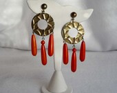 Red and Gold Tone Retro Shoulder Dusting Pierced Earrings