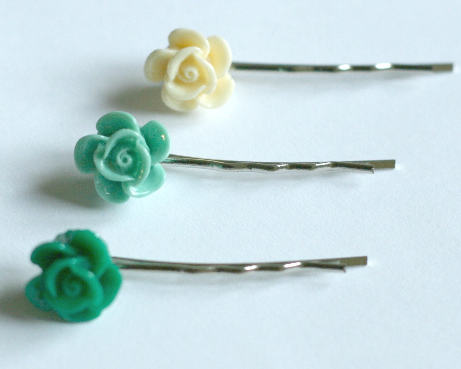 Green/Cream Flower Vintage Style Resin Cabochon Hairslide Set
