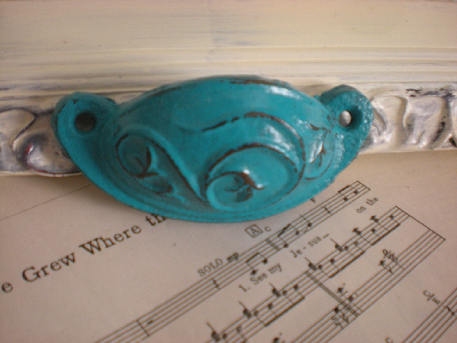 Turquoise Green/Vintage Dresser Knobs / Drawer Pulls/Drawer Knobs/Cottage Chic/Antique/Distressed /Cabinet Pulls/Drawer Knobs/Swirl design