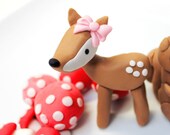 Fondant edible Woodland 1 qty deer with bow and 2 qty mushrooms for woodland birthday, forest, camp, deer party