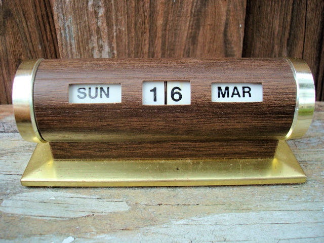 Retro Desk Calendar