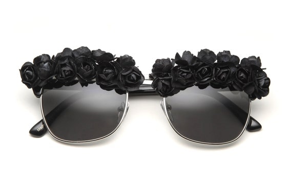 Victoria Flower Sunglasses (Black/Black)